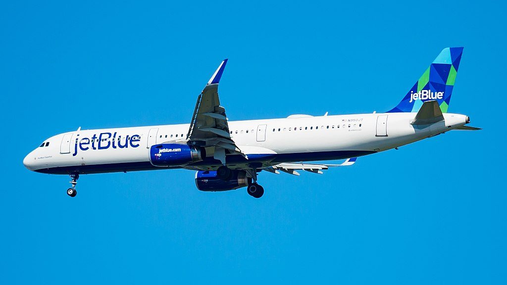 N950JT JetBlue Airways Ha Blue Español Airbus A321 200 on final at JFK Airport