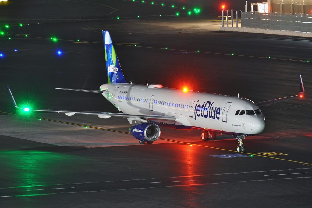 N984JB JetBlue Airways Airbus A321 200 SuaveMenta arrival at SFO from Boston