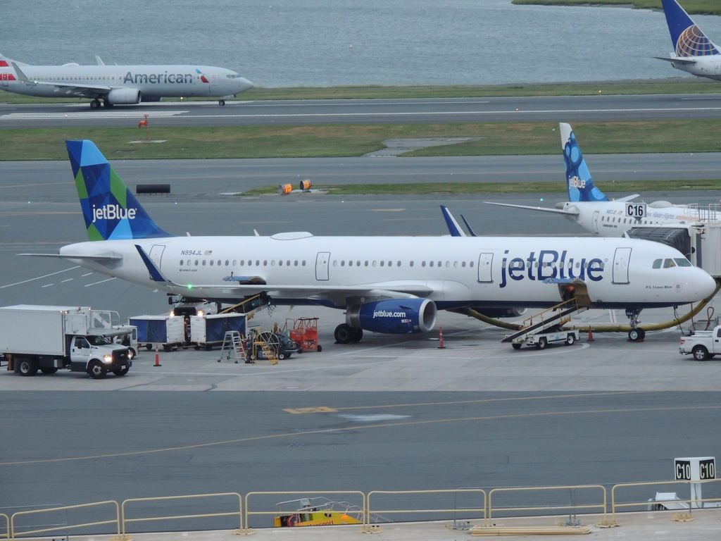 N994JL P.S I Love Blue JetBlue Airways Narrow Body Aircraft Airbus A321 200