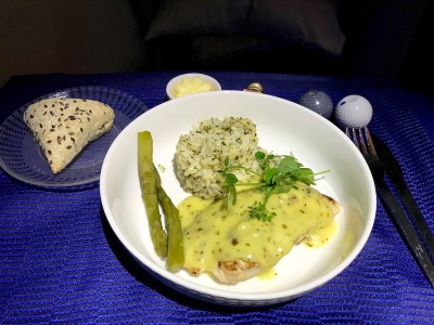 United Airlines Aircraft Fleet Boeing 787 8 Dreamliner Polaris BusinessFirst Class Cabin Lunch Service – Main Course Grilled Chicken Breast With Rice And Asparagus