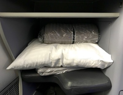 United Airlines Aircraft Fleet Boeing 787 8 Dreamliner Polaris BusinessFirst Class Cabin Seat Storage Photos