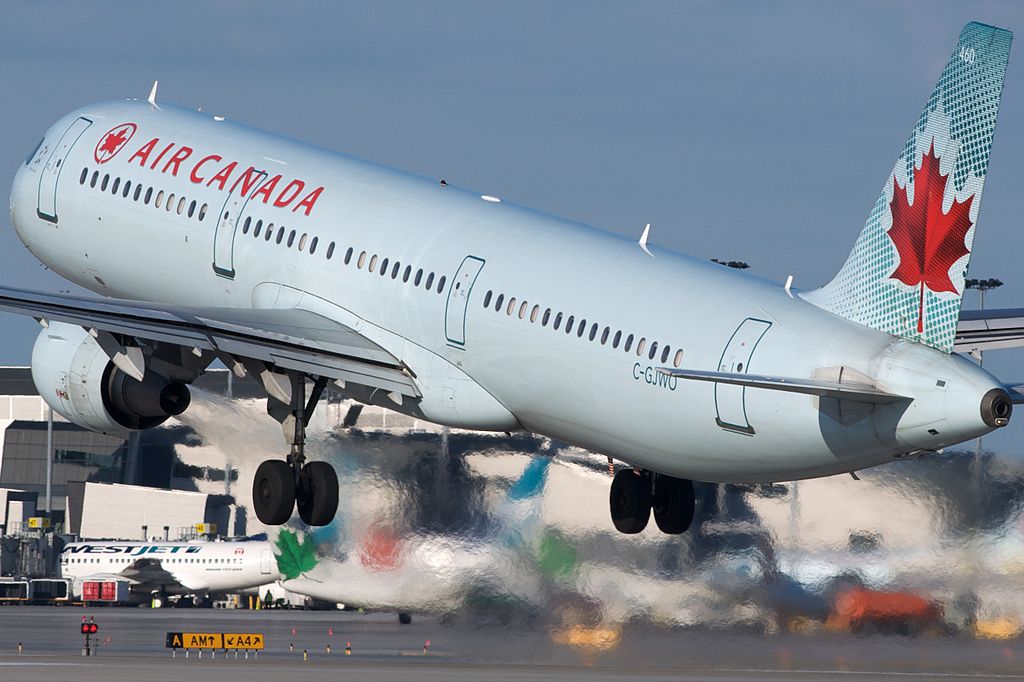 Air Canada Airbus A321 200 C GJWO departing Montréal Pierre Elliott Trudeau International Airport