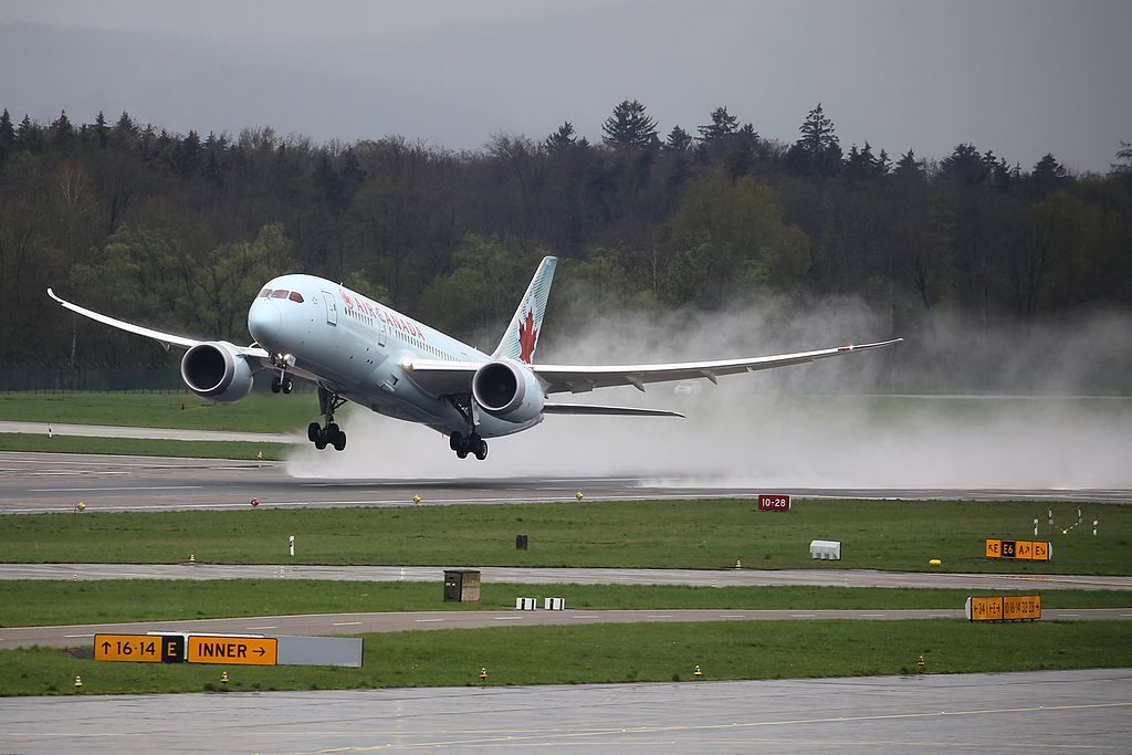 Air Canada Boeing 787 8 Dreamliner C GHPV landing at Zürich Kloten ZRH LSZH Switzerland