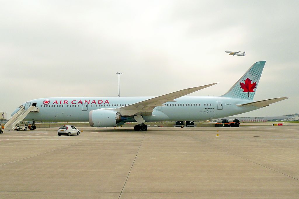 Air Canada C FGEI Boeing 787 9 Dreamliner at London Heathrow Airport
