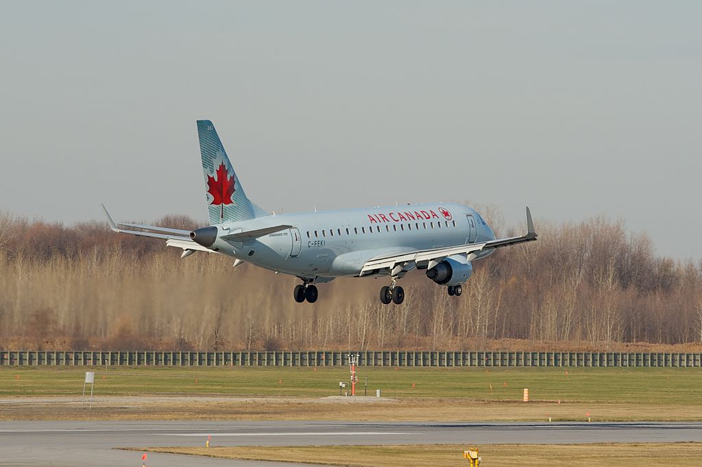 Air Canada Express Sky Regional Airlines Embraer E175 C FEKI on close final to Runway 06L Montréal Trudeau