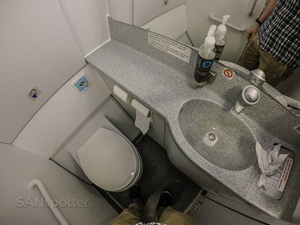 Air Canada Rouge Airbus A321 200 cabin lavatory toilet bathroom photos @SANspotter