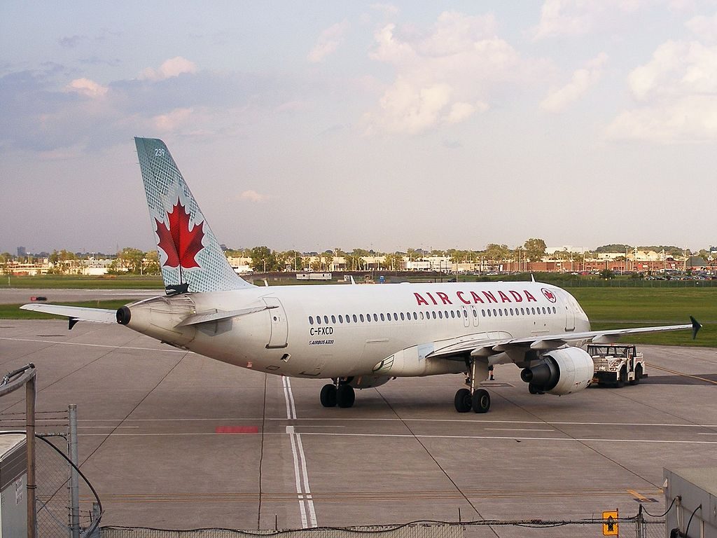 Airbus A320 200 C FXCD of Air Canada at Montréal Pierre Elliott Trudeau International Airport