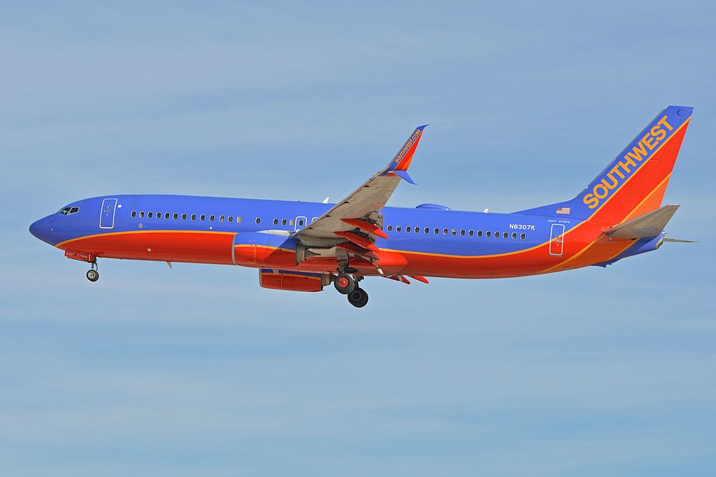 Boeing 737 8H4w N8307K Southwest Airlines arriving on flight SWA1950 from Columbus