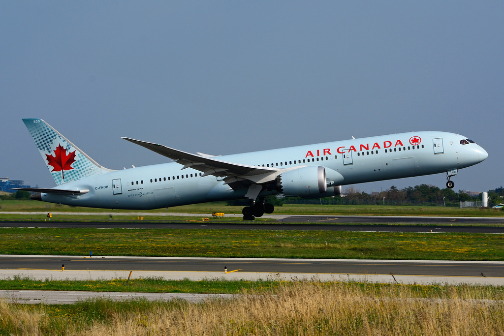 Boeing 787 9 Dreamliner Air Canada C FNOH takeoff at Toronto Lester B. Pearson Airport YYZ