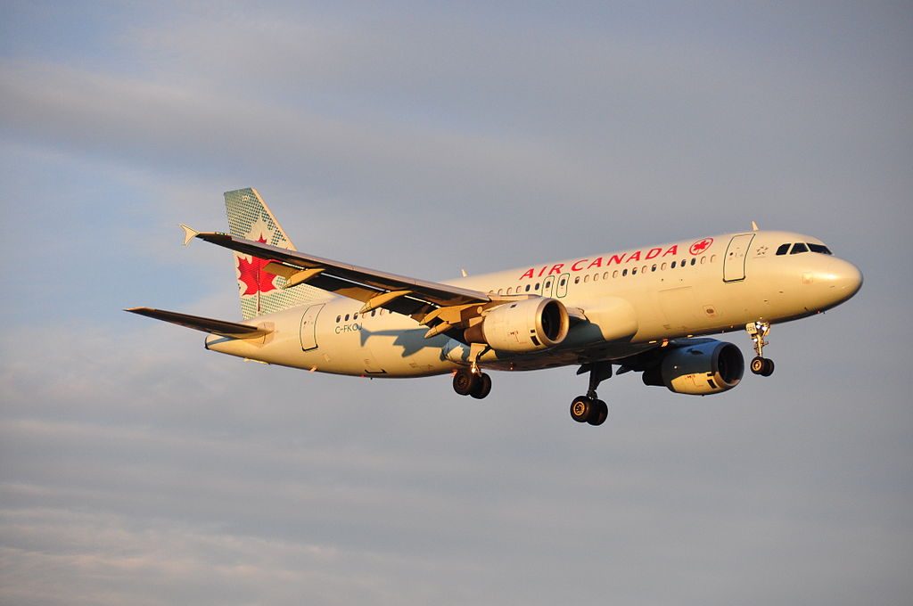 C FKOJ Air Canada Airbus A320 200 on short final before landing at Montréal Pierre Elliott Trudeau International Airport