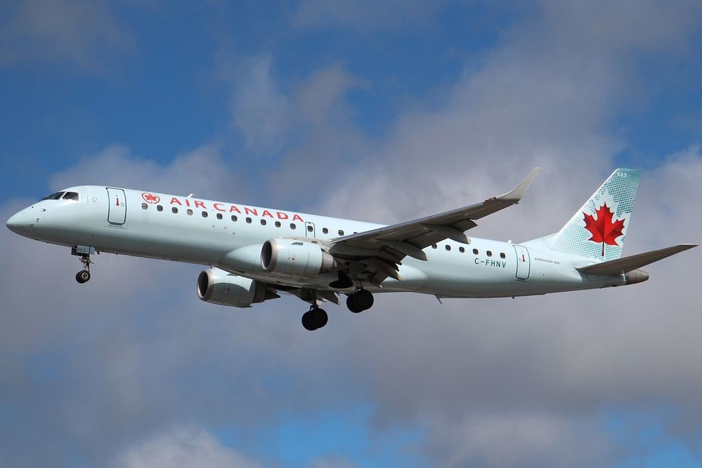 Embraer E190 Air Canada C FHNV YYZ Toronto ON Lester B. Pearson International Airport