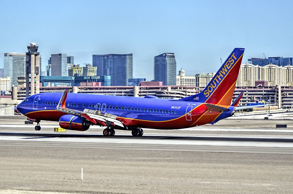 N8302F Southwest Airlines Boeing 737 8H4 landing at McCarran International Airport KLAS Las Vegas