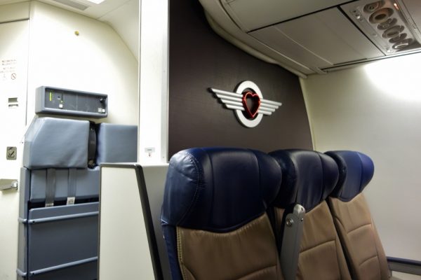 Southwest Airlines Fleet Boeing - Southwest Airlines Aircraft Boeing 737 700 Inside Economy Cabin Interior Last Row Seats Photos 600x400 