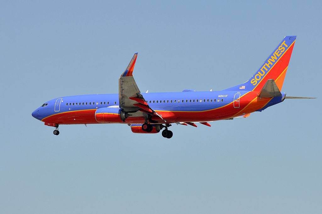 Southwest Airlines Boeing 737 8H4WL N8611F on final approach at LAX