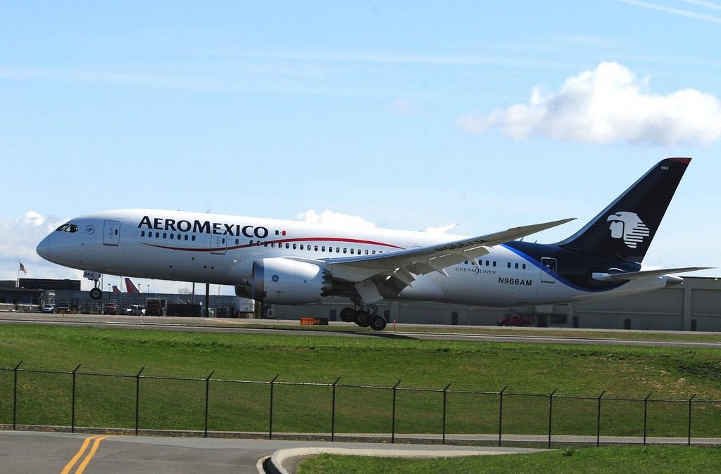 AeroMexico N966AM Boeing 787 8 Dreamliner at KPAE Paine Field