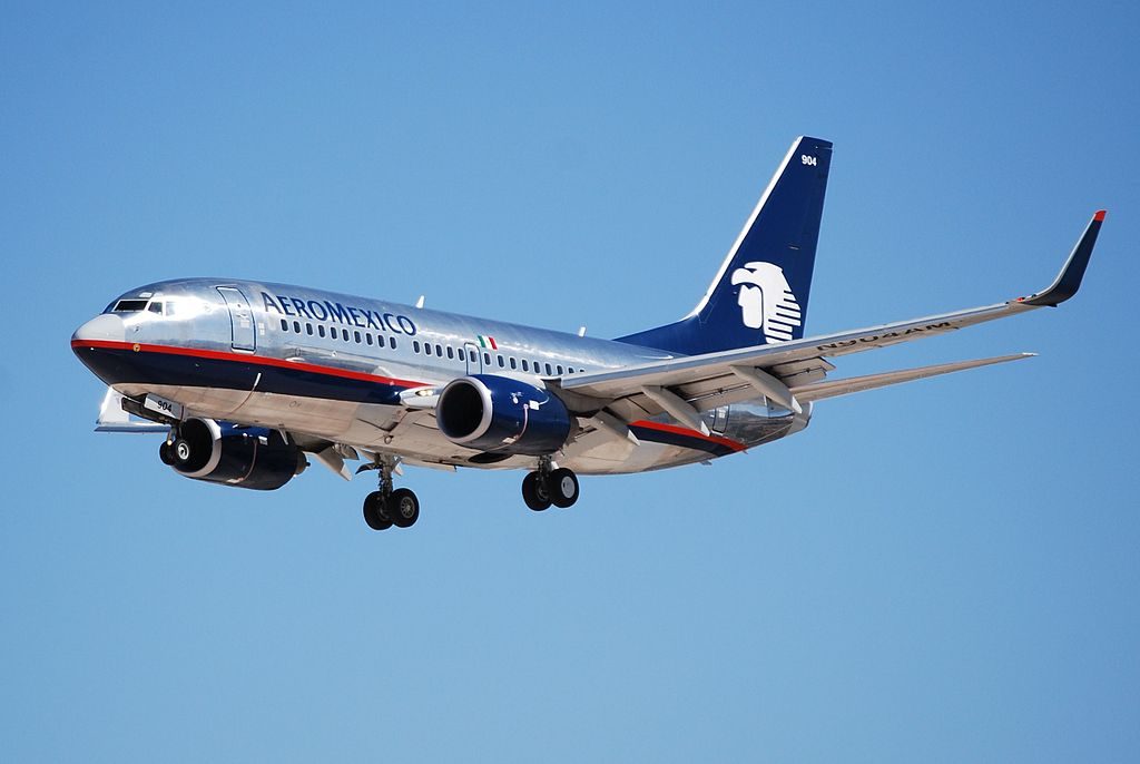 Aeromexico Boeing 737 700 N904AM on final approach at McCarran International Airport