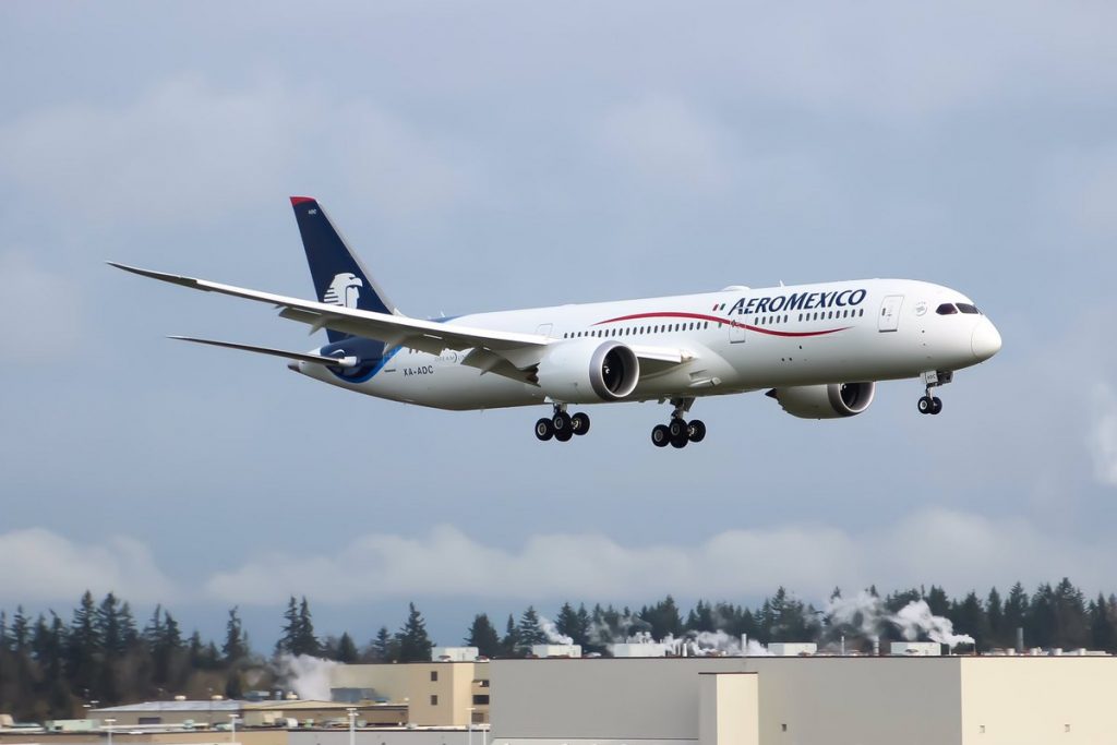 Aeromexico Boeing 787 9 Dreamliner XA ADC flight from KPAE to KMWH
