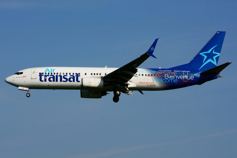 air transat hold luggage