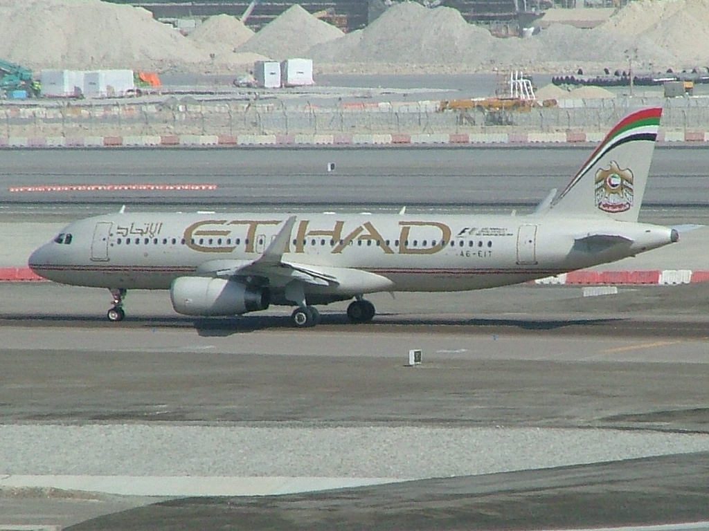 Etihad Airways A6 EIT Airbus A320 200 at Abu Dhabi International Airport