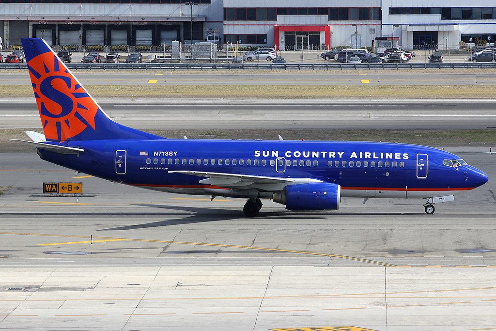 N713SY Boeing 737 7Q8 Sun Country Airlines at New York JFK