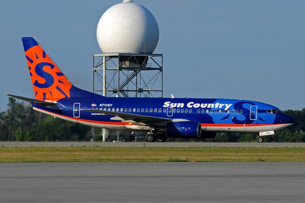 N713SY Boeing B 737 7Q8 Sun Country Airlines leased from ILFC at Hamilton International Airport