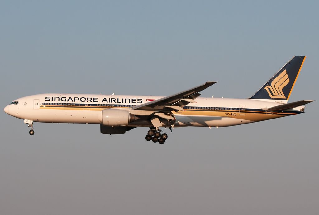 9V SVC Boeing 777 212ER Singapore Airlines on final at Roma Leonardo da Vinci Fiumicino