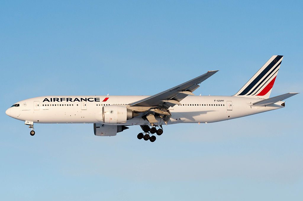 Air France Boeing 777 200ER F GSPF on final approach at Toronto Pearson Airport YYZ