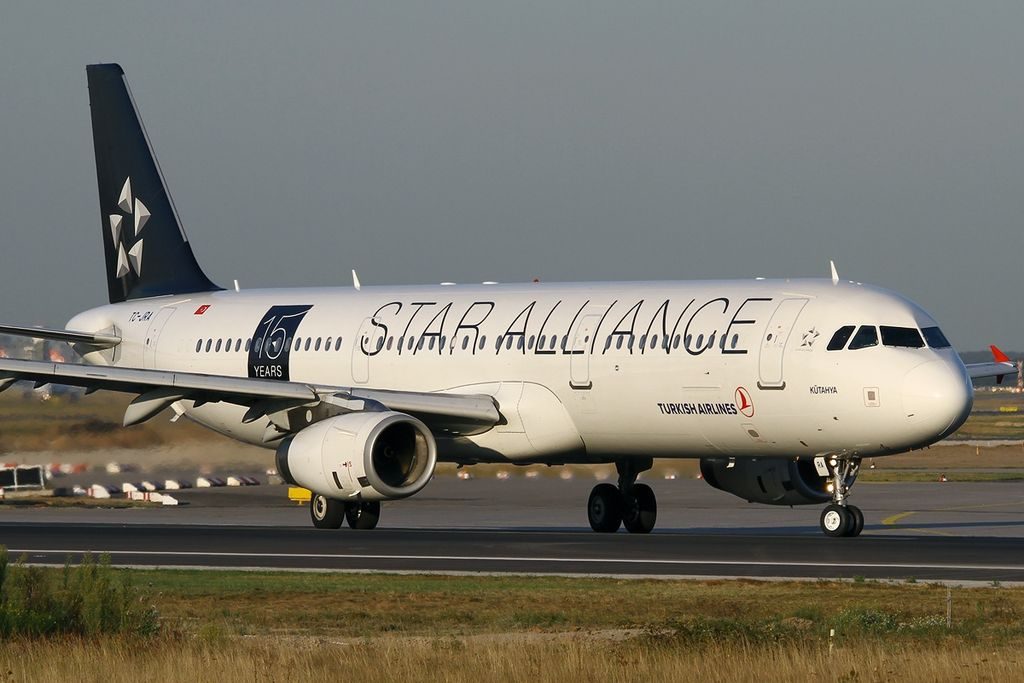 Airbus A321 200 Star Alliance Livery Turkish Airlines TC JRA Kütahya at Frankfurt Airport