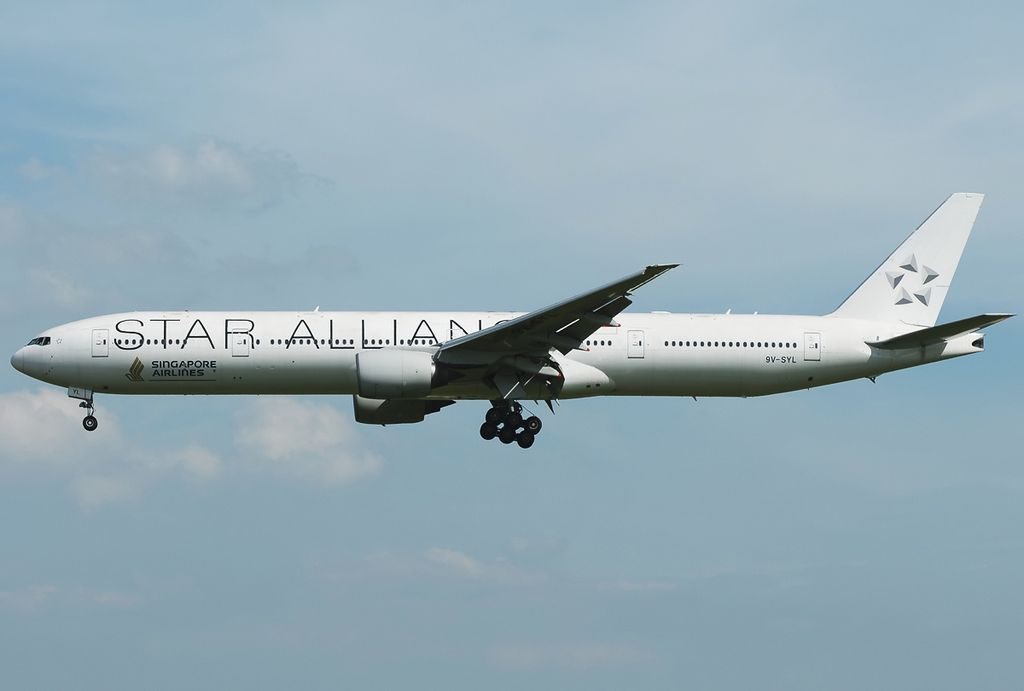 Boeing 777 312 Singapore Airlines 9V SYL Star Alliance Livery at Singapore Changi Airport