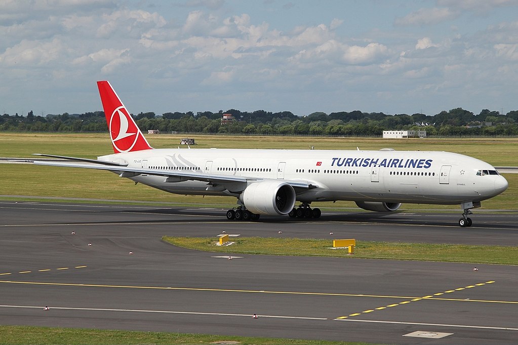 Boeing 777 3F2ER Turkish Airlines TC JJO İstanbul at DUS Düsseldorf