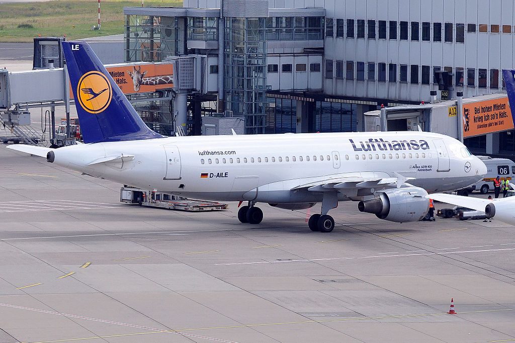 D AILE Airbus A319 100 Kelsterbach of Lufthansa at Düsseldorf Airport
