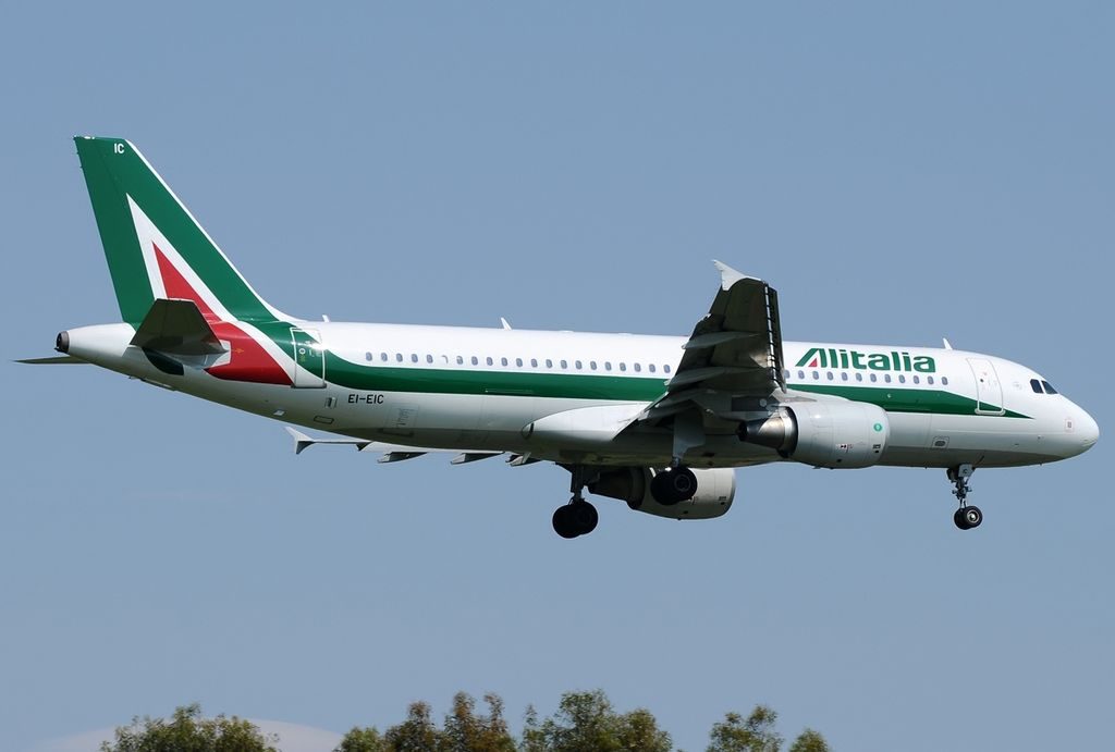 EI EIC Airbus A320 216 Alitalia Leonardo Sciascia at Fiumicino Airport
