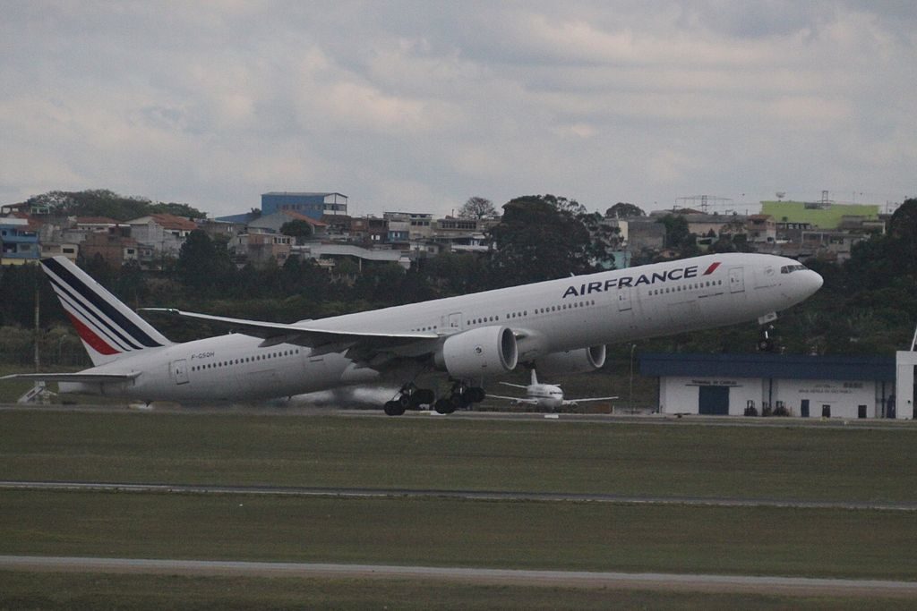 F GSQH Boeing 777 300ER of Air France at São Paulo Guarulhos International Airport