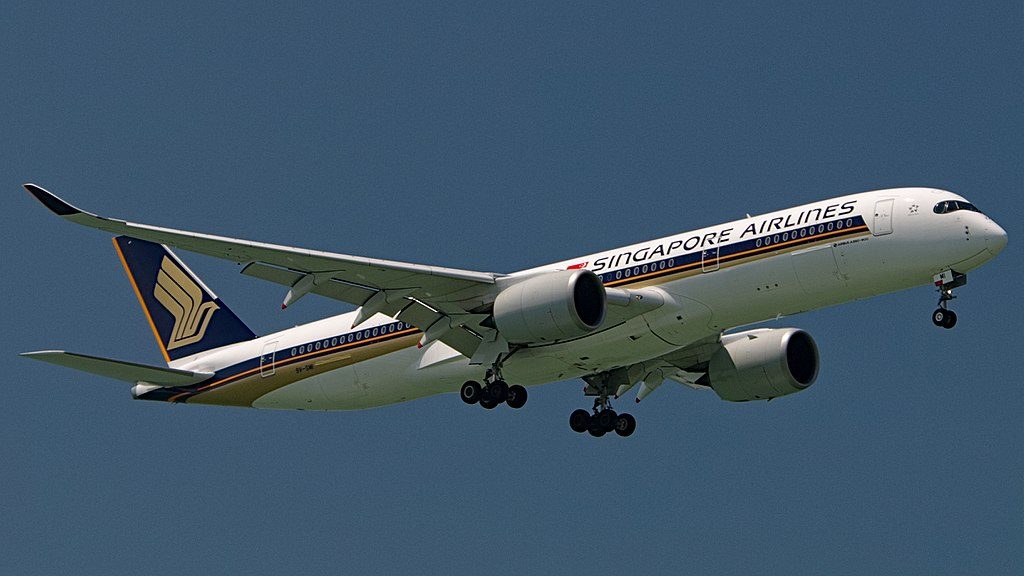Singapore Airlines A350 900 9V SMI landing at Changi