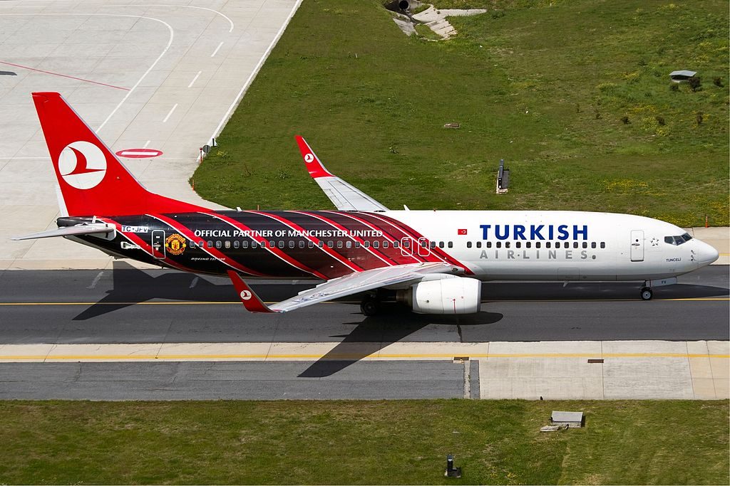 TC JFV Turkish Airlines Boeing 737 800 Akşehir Manchester United Livery