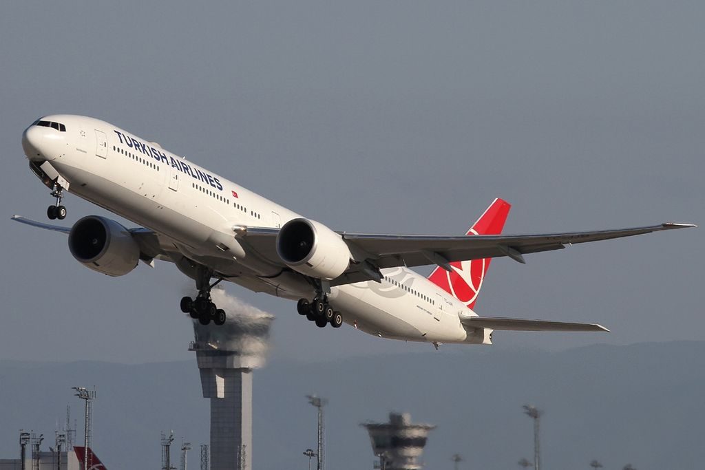 TC JJM Boeing 777 3F2ER Marmara Turkish Airlines at Istanbul Atatürk Airport
