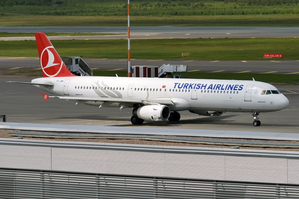 Turkish Airlines TC JMK Airbus A321 231 Üsküdar at Helsinki Vantaa Airport