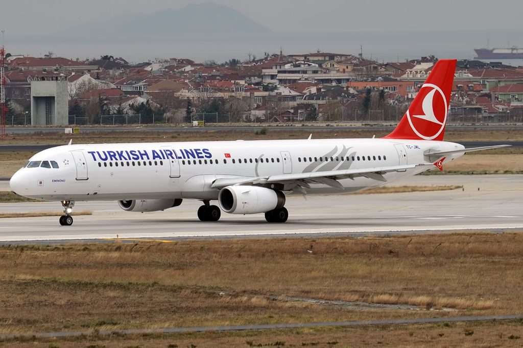 Turkish Airlines TC JML Airbus A321 231 Eminönü at Istanbul Atatürk Airport