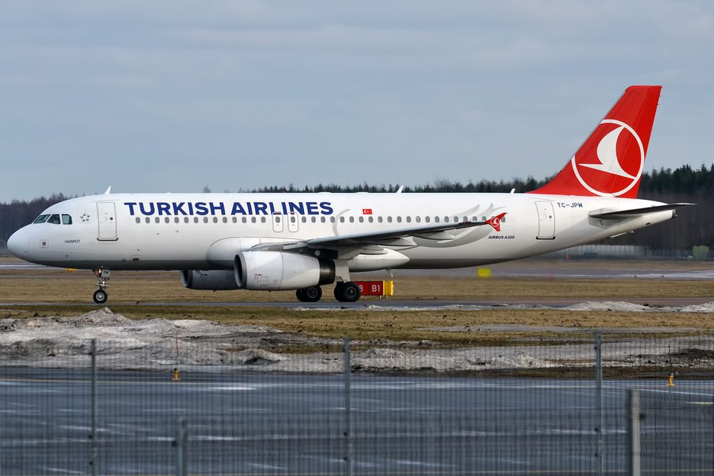 Turkish Airlines TC JPM Airbus A320 232 Harput at Tallinn Airport
