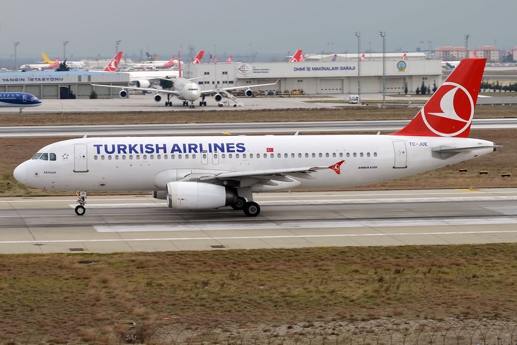Turkish Airlines TC JUE Airbus A320 232 Akhisar at Istanbul Atatürk Airport