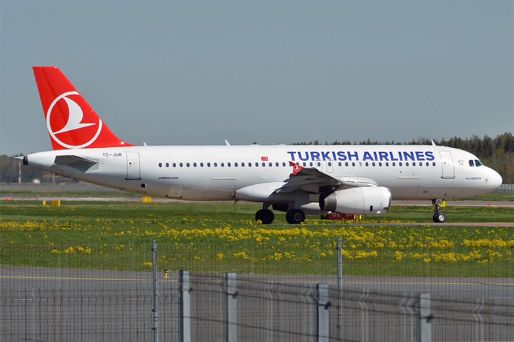 Turkish Airlines TC JUK Airbus A320 232 Palandöken at Tallinn Airport