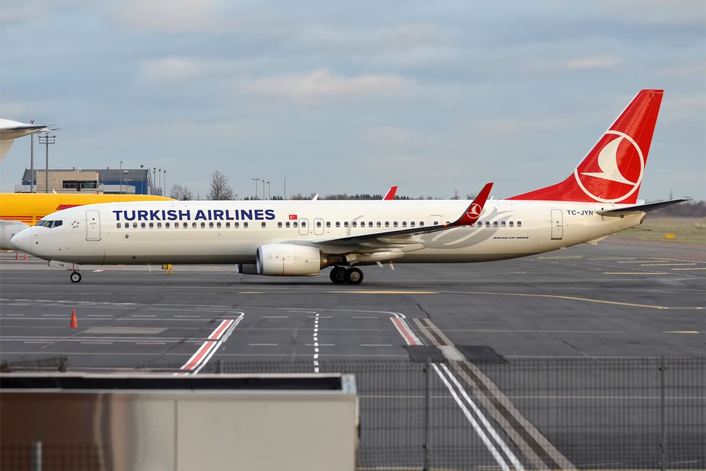 Turkish Airlines TC JYN Boeing 737 9F2ER Kanlıca at Tallinn Airport