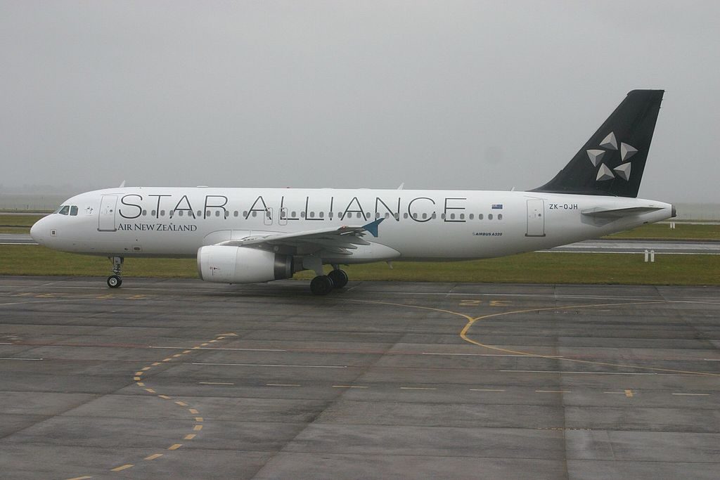 Airbus A320 232 ZK OJH Air New Zealand in Star Alliance Colours at Auckland Airport