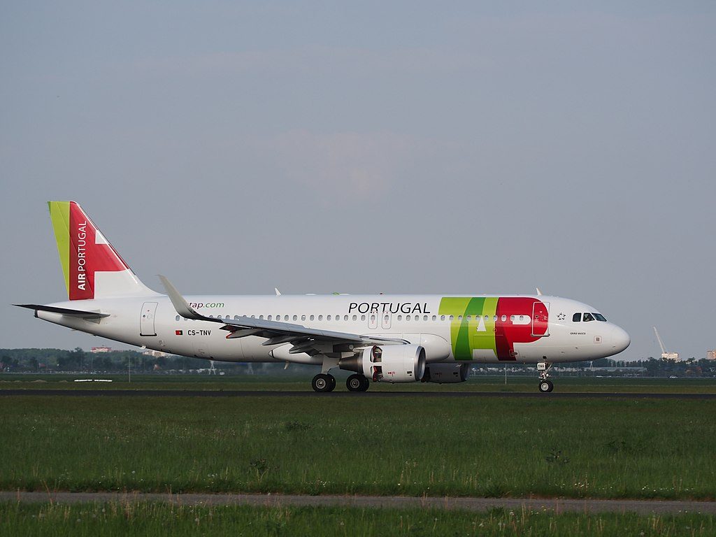 CS TNV TAP Air Portugal Airbus A320 214WL Grão Vasco landing at Schiphol