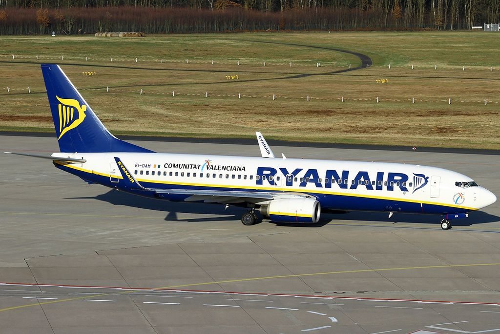 EI DAM Boeing 737 8ASWL of Ryanair at Cologne Bonn Airport
