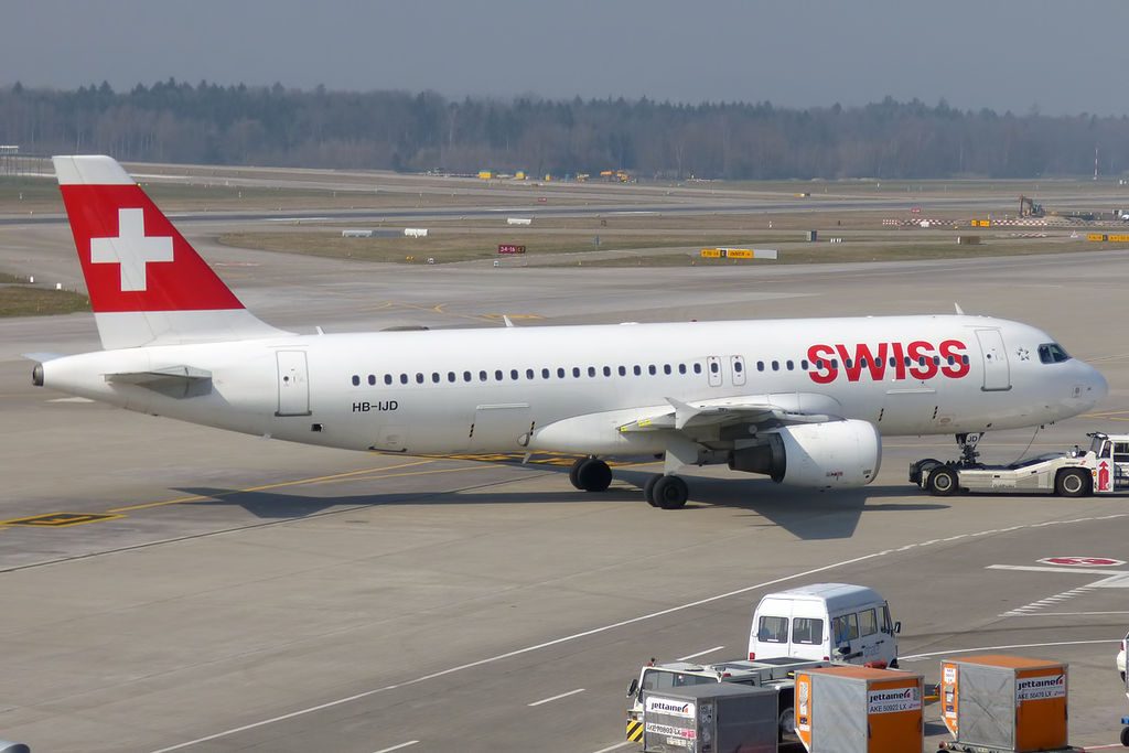 Swiss HB IJD Airbus A320 214 at Zurich International Airport