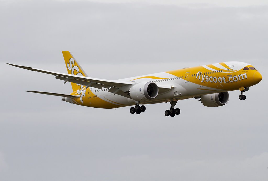 9V OJA Scoot Airlines Dream Start Boeing 787 9 Dreamliner on finals at Singapore Changi Airport