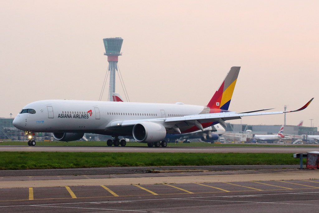 Asiana Airlines HL8359 Airbus A350 941XWB
