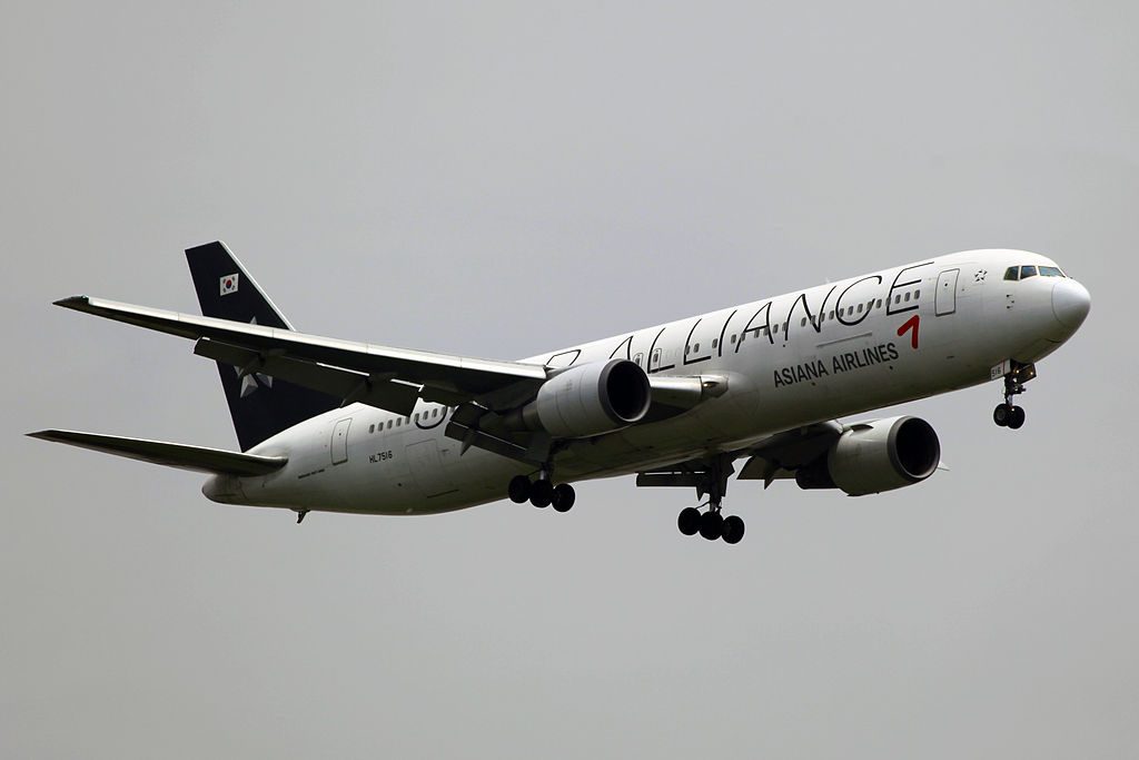 HL7516 Asiana Airlines Boeing 767 38E Star Alliance Livery at Shanghai Pudong International Airport PVG