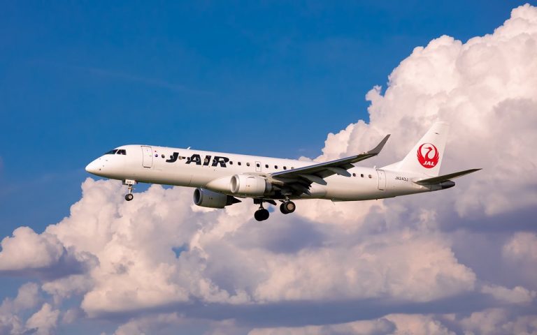 Japan Airlines Fleet Embraer 190 Details and Pictures